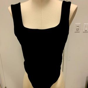 CRINKLE SQUARE NECK BODYSUIT